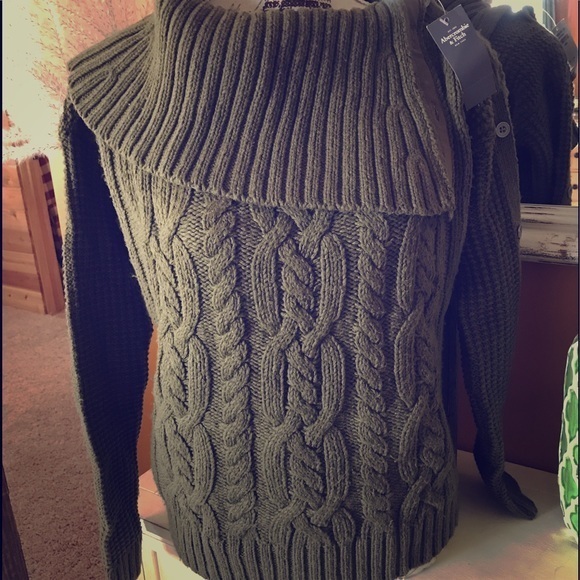 NWT Abercrombie & Fitch Side Button Cable Sweater - Picture 1 of 7